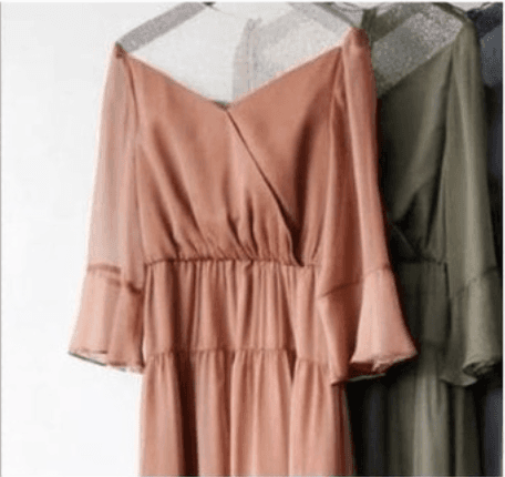 結婚式お呼ばれドレス　透け感がおしゃれ　フレアスカートのシンプルなワンピースドレス