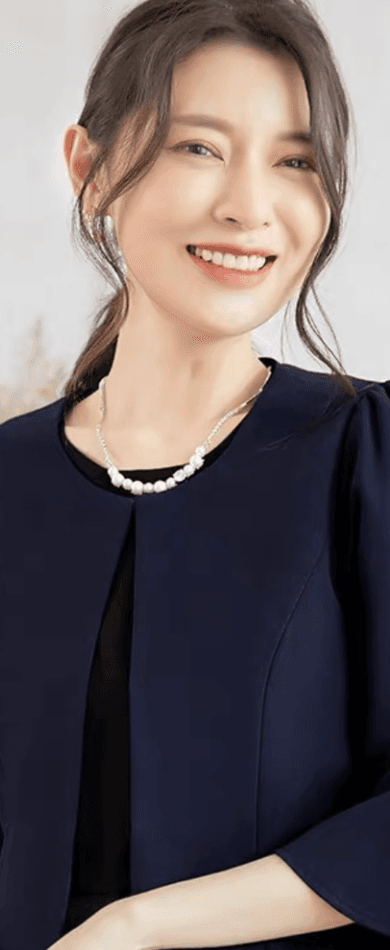 結婚式お呼ばれドレス　大ぶりなパールにダイヤがアクセント　シンプルなネックレス　アクセサリー