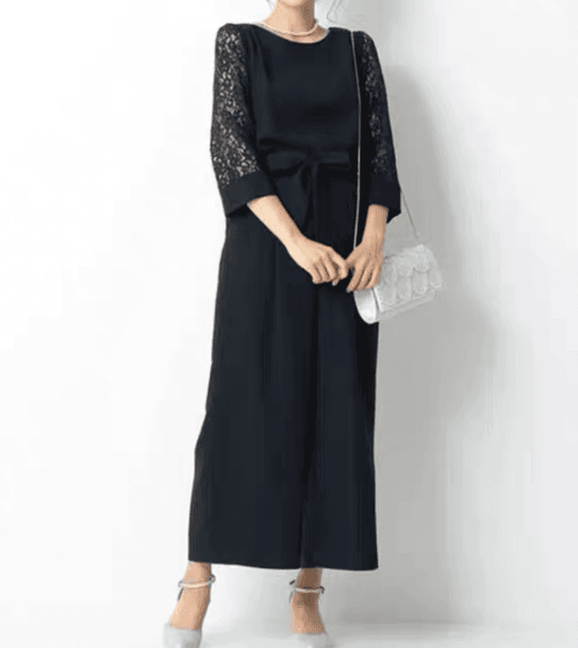 結婚式お呼ばれドレス　シンプルで使いやすい　スタイリッシュなパンツドレス