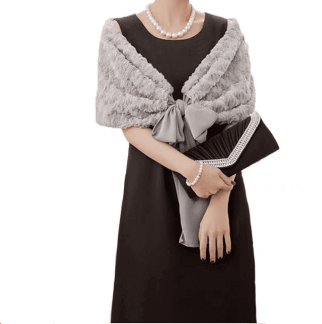 結婚式お呼ばれドレス　柔らかなショール風フェイクファーボレロ