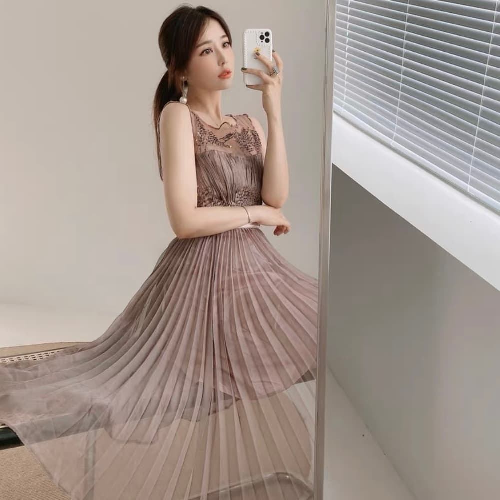 結婚式お呼ばれドレス ノースリーブが涼し気 軽やかシースルーのフレアワンピースドレス