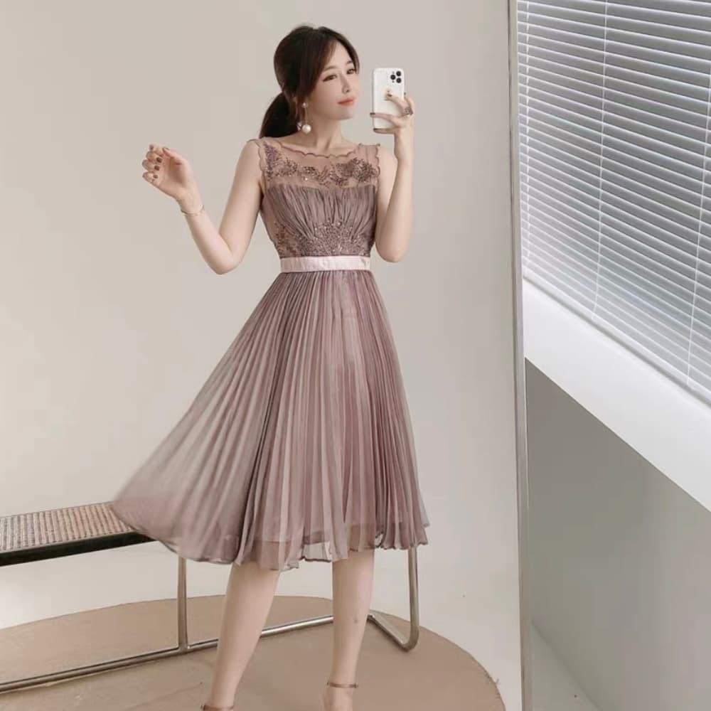 結婚式お呼ばれドレス ノースリーブが涼し気 軽やかシースルーのフレアワンピースドレス