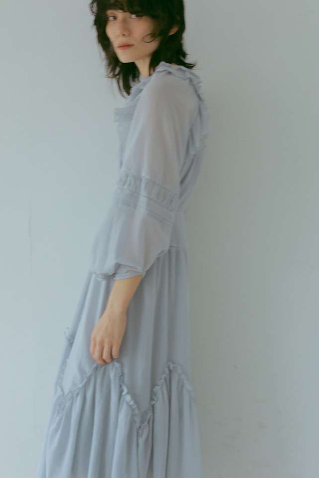 結婚式お呼ばれドレス 優雅なシフォンフリルミディドレス