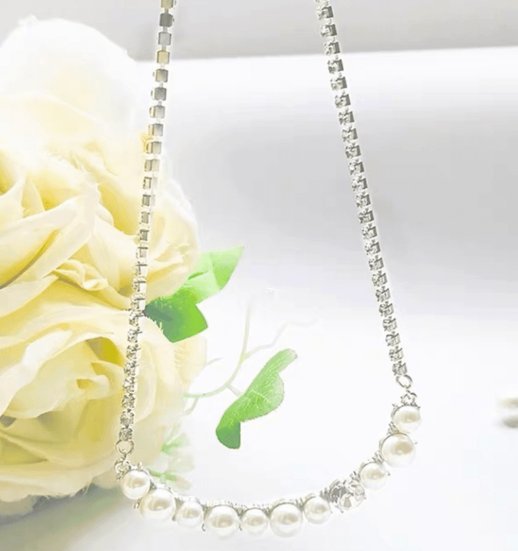 結婚式お呼ばれドレス 大ぶりなパールにダイヤがアクセント シンプルなネックレス アクセサリー